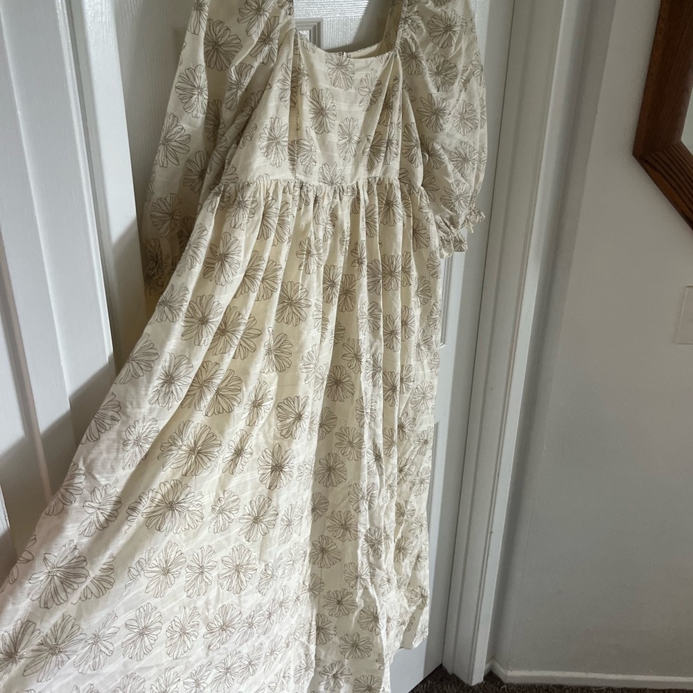 Cream Flowered Arula Dress!